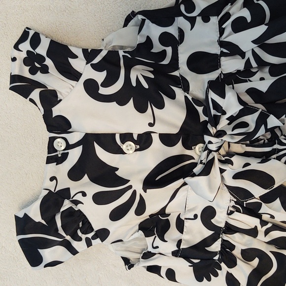 Girls 2T black and white floral print lined sleeveless soft silky dress. - Picture 5 of 7